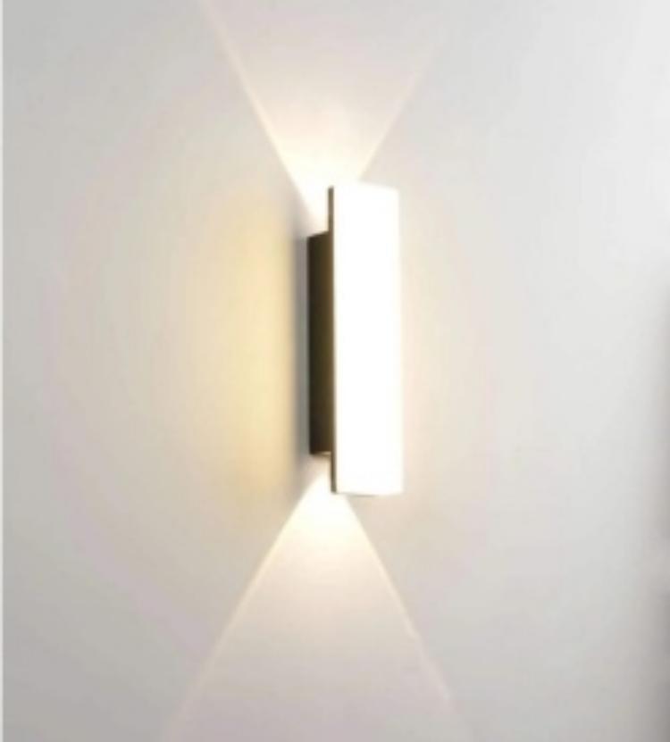 Outdoor Courtyard Wall Lamp – Warm Yellow IP65 Garden Light