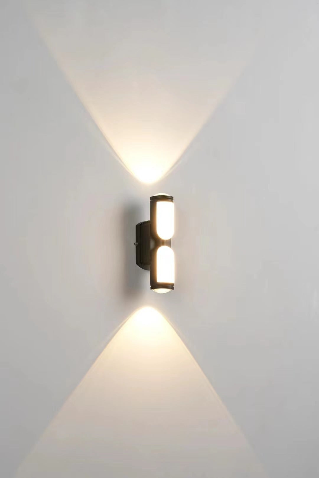 Outdoor Courtyard Wall Lamp – Warm Yellow IP65 Garden Light