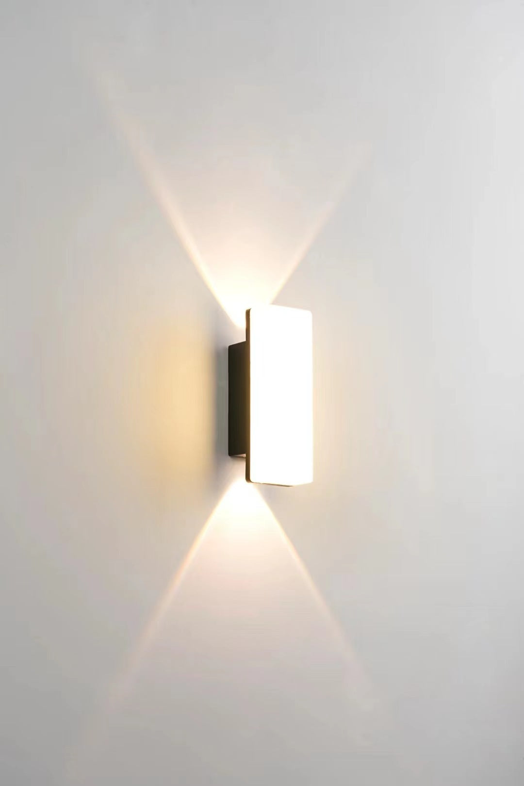 Outdoor Courtyard Wall Lamp – Warm Yellow IP65 Garden Light