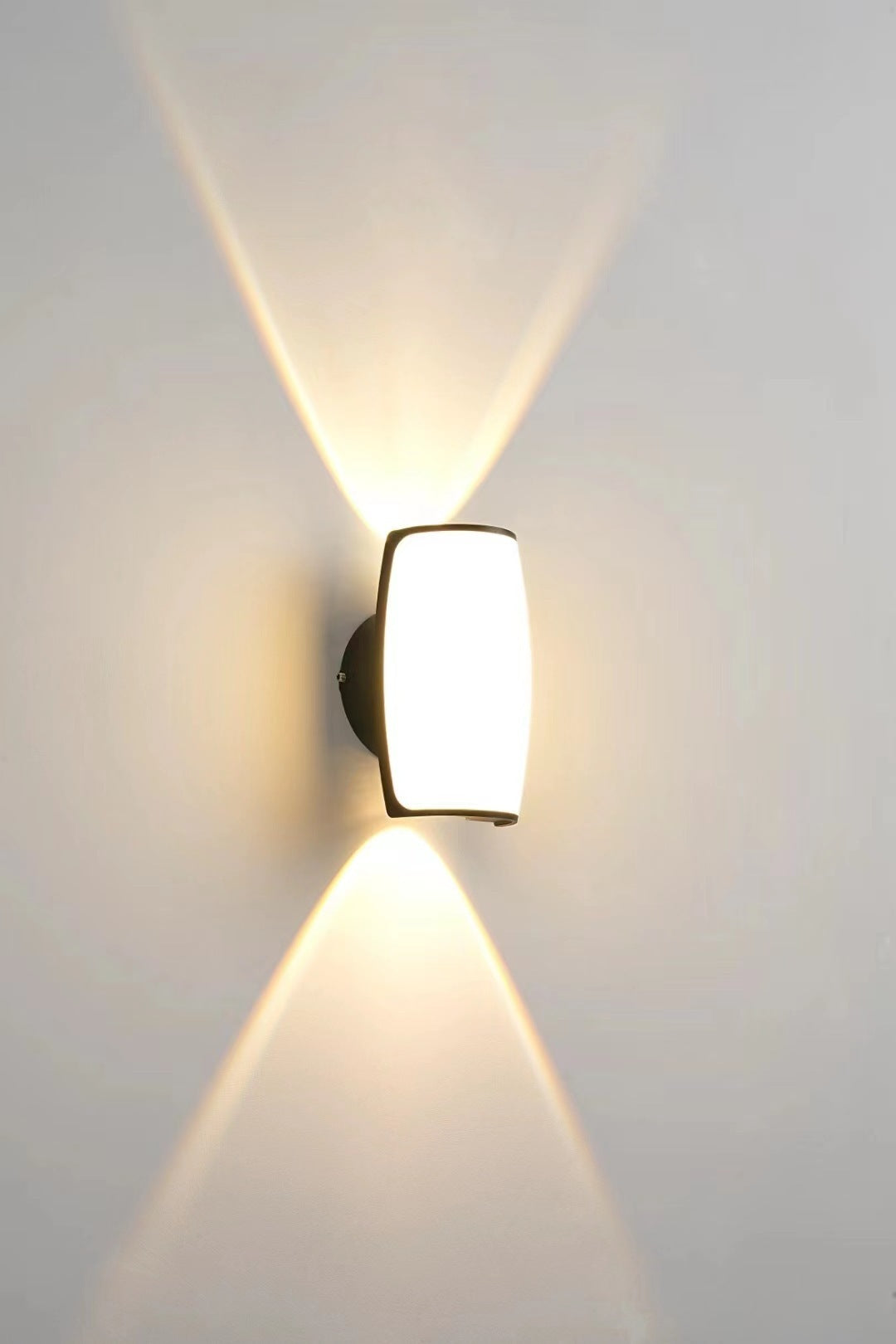 Outdoor Courtyard Wall Lamp – Warm Yellow IP65 Garden Light