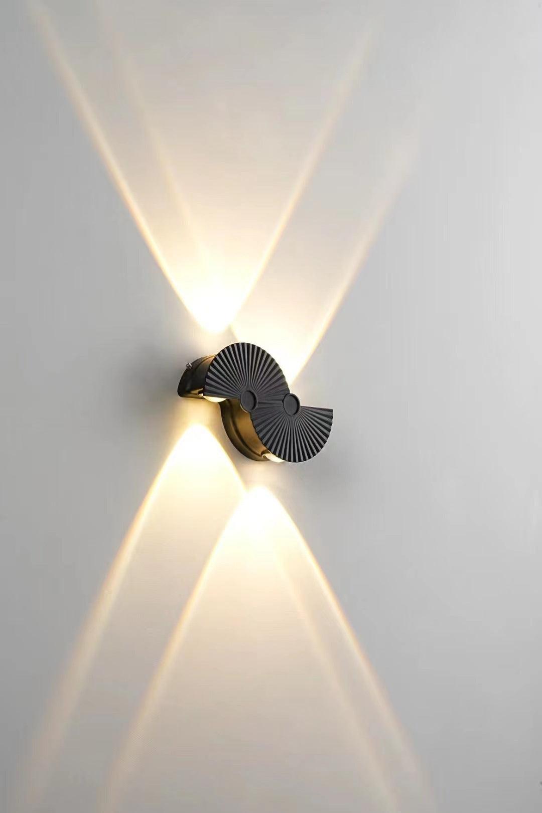 Outdoor Courtyard Wall Lamp – Warm Yellow IP65 Garden Light