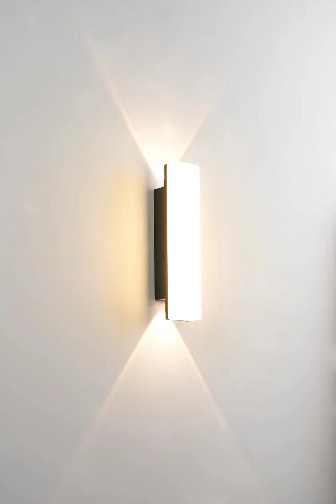 Outdoor Courtyard Wall Lamp – Warm Yellow IP65 Garden Light