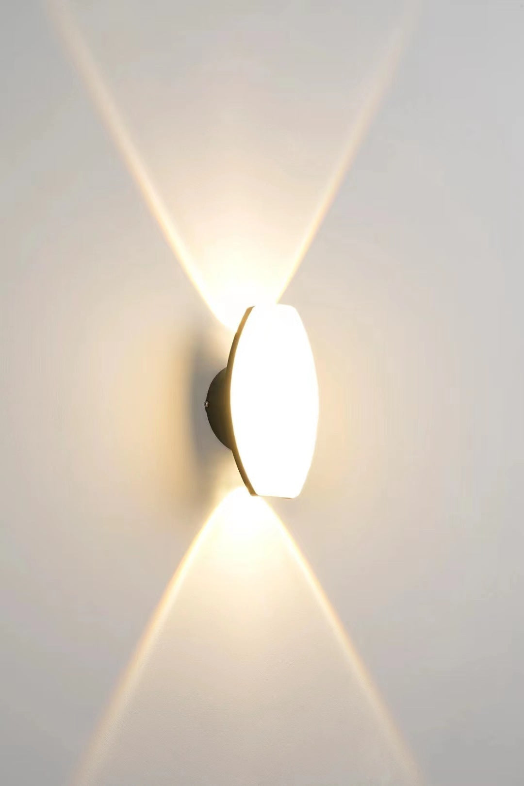 Outdoor Courtyard Wall Lamp – Warm Yellow IP65 Garden Light