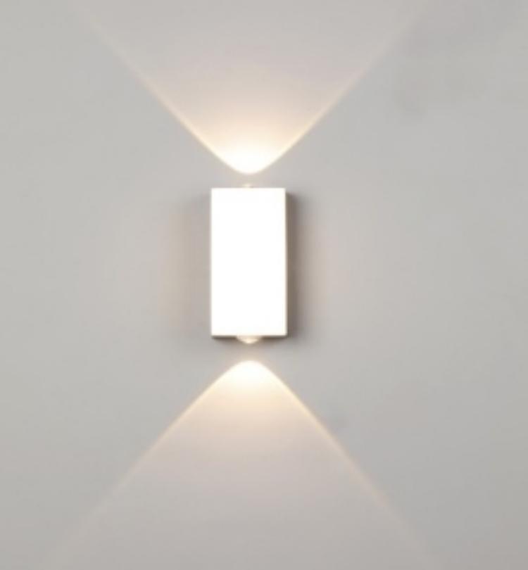 Outdoor Courtyard Wall Lamp – Warm Yellow IP65 Garden Light